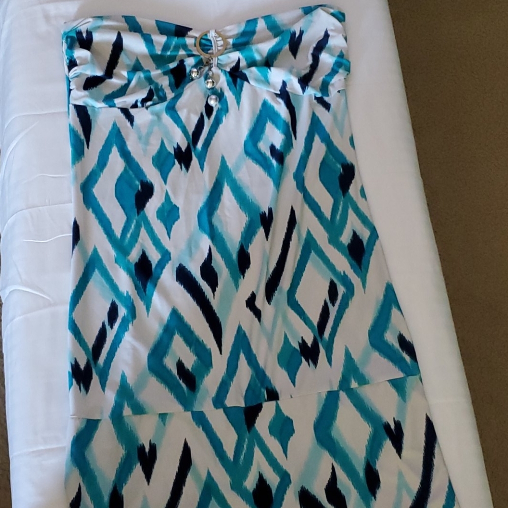 Women's dresses - Picture 2 of 4